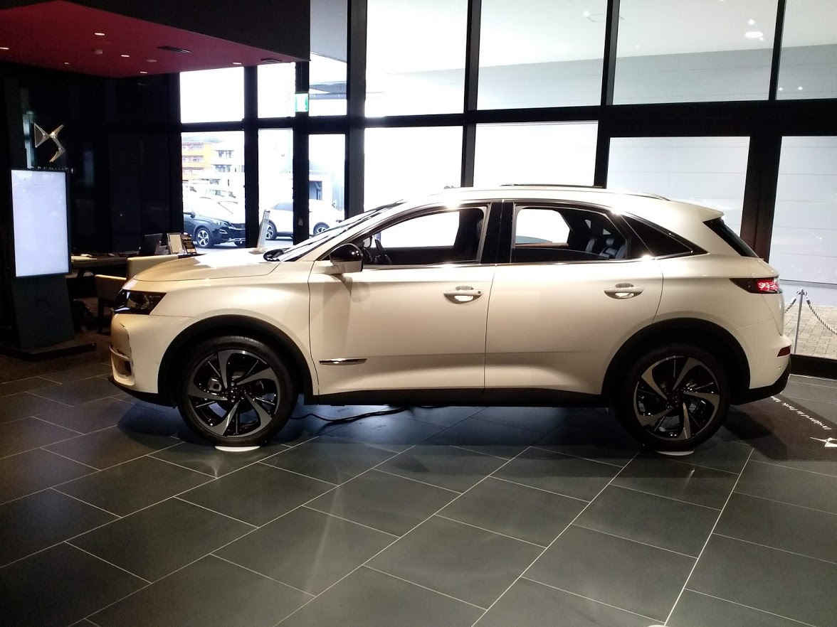 DS7 CROSSBACK 展示車追加致しました
